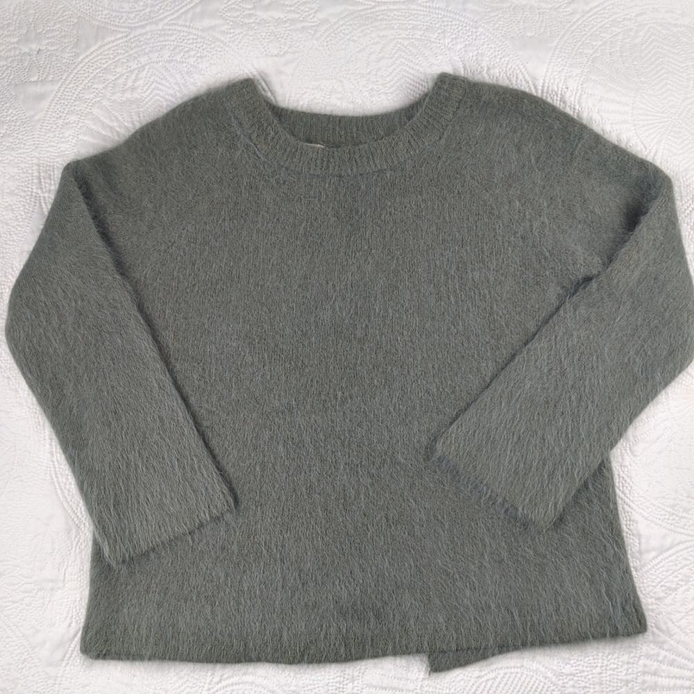 Love crazy sweater size L soft